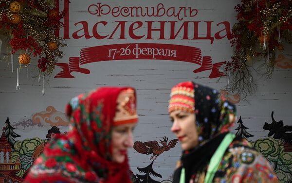 参加在莫斯科高尔基中央文化休闲公园举办的谢肉节活动的人们。 - 俄罗斯卫星通讯社