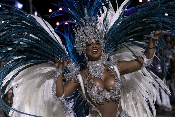 巴西，打鼓女王比安卡·蒙泰羅在里約熱內盧狂歡節上表演 - 俄羅斯衛星通訊社