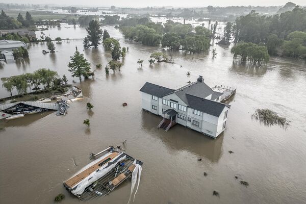 俯瞰南非被暴雨淹没的房子 - 俄罗斯卫星通讯社