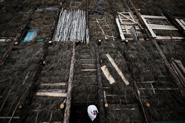 谢肉节“第四堵墙”艺术立方体由可利用的废料制作。 - 俄罗斯卫星通讯社