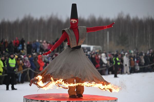 卡卢加州“尼科拉·列尼维茨”艺术公园谢肉节活动中的舞蹈表演。 - 俄罗斯卫星通讯社