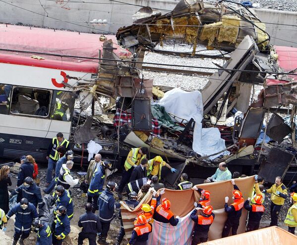2004年3月11日，西班牙馬德里市郊的火車發生一系列恐怖襲擊事件，造成191人死亡，2050人受傷。 - 俄羅斯衛星通訊社