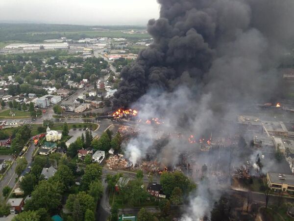 2013年，一列運送72節裝有原油的、操縱失靈的高壓油罐列車發生爆炸和火災，造成加拿大梅乾提克湖鎮30棟建築被毀，47人死亡。 - 俄羅斯衛星通訊社