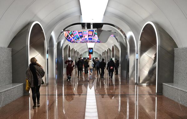 莫斯科地铁大环线“里加”站里的乘客。 - 俄罗斯卫星通讯社