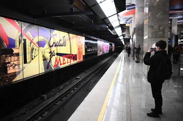 莫斯科地鐵大環線“索科利尼基”站裡寫有“謝謝地鐵”的裝飾板。 - 俄羅斯衛星通訊社