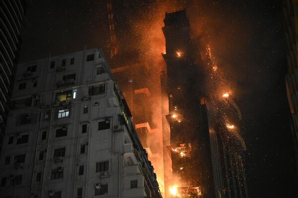 香港尖沙咀一棟在建的高層建築發生火災 - 俄羅斯衛星通訊社