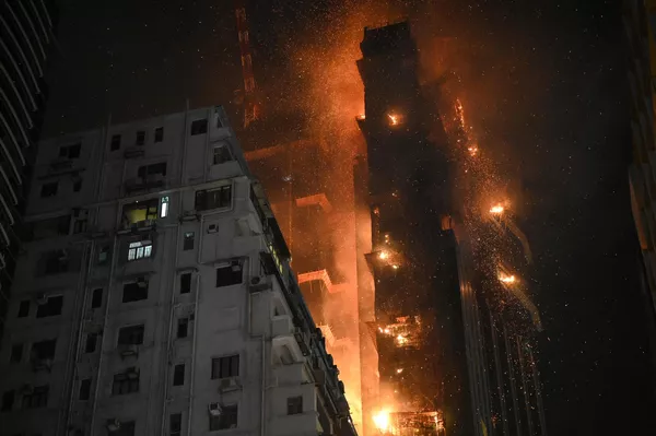 香港尖沙咀一棟在建的高層建築發生火災 香港尖沙咀一棟在建的高層建築發生火災 - 俄羅斯衛星通訊社