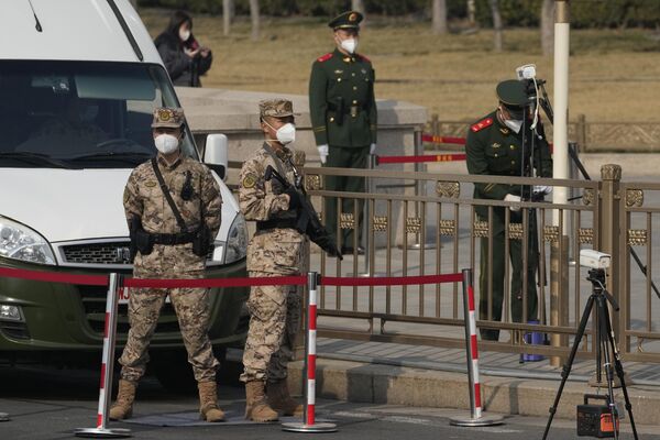 全国政协十四届一次会议开幕前警卫人员在自己的岗位上 - 俄罗斯卫星通讯社