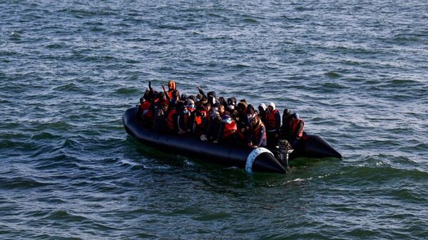 英国政府或开始驱逐经英吉利海峡抵达的非法移民 - 俄罗斯卫星通讯社