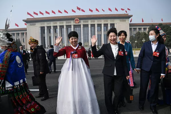 3月5日，天下国夷易近代表大会揭幕式结束后，少数夷易近族代表分开。 - 俄罗斯卫星通信社