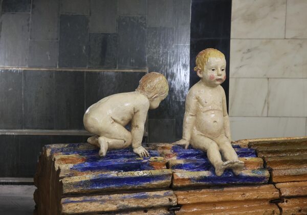 莫斯科市地鐵“羅馬”站噴泉雕塑。據莫斯科交通部“電報”（Telegram）客戶端報道，專家們修復了莫斯科地鐵“羅馬”站內唯一的噴泉雕塑。 - 俄羅斯衛星通訊社