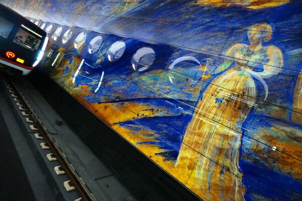 莫斯科市地铁环线“电厂”站中的“英雄之战”墙画（艺术家亚历山大·鲁卡维什尼科夫）。 - 俄罗斯卫星通讯社