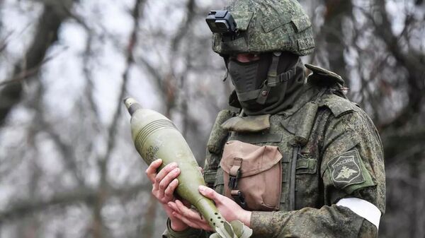 俄罗斯武装部队迫击炮组的一名士兵 - 俄罗斯卫星通讯社