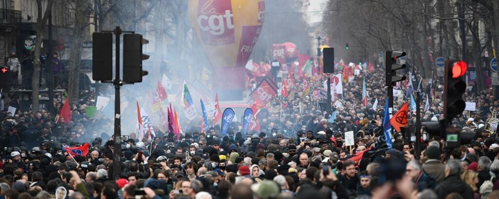 媒体：巴黎退休制度改革抗议活动中被拘留人数已增至101人 - 俄罗斯卫星通讯社, 1920, 21.03.2023