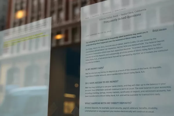 聖弗朗西斯科市硅谷銀行張貼的公告。 聖弗朗西斯科市硅谷銀行張貼的公告。 - 俄羅斯衛星通訊社