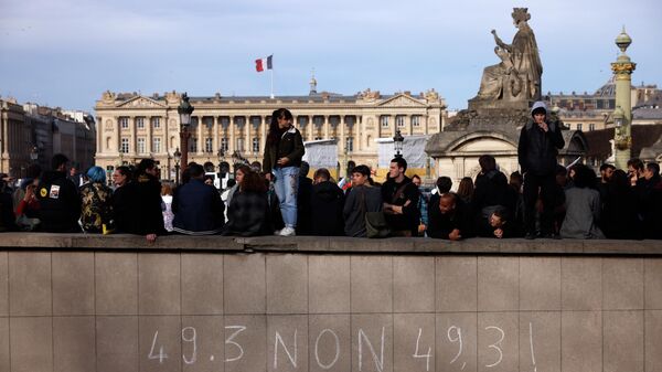 巴黎警察在协和广场动用水炮驱赶抗议人群 - 俄罗斯卫星通讯社
