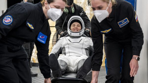 俄羅斯女宇航員安娜·基金娜返回地球 - 俄羅斯衛星通訊社