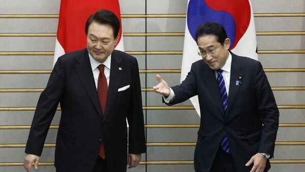 韩国总统尹锡悦和日本首相岸田文雄 - 俄罗斯卫星通讯社
