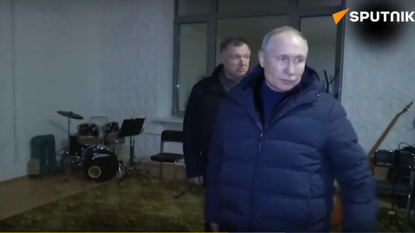 視頻：普京對馬里烏波爾進行訪問 - 俄羅斯衛星通訊社