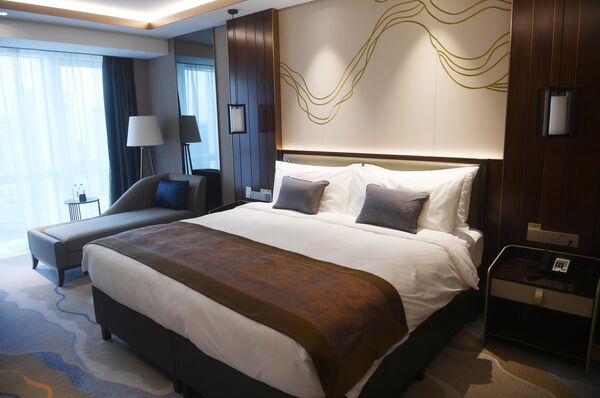 莫斯科陽光酒店內的一間客房。作為中國商業中心“華銘園”的一部分,中國品牌“陽光”經營的高級酒店於2022年9月30日在莫斯科開業。 莫斯科陽光酒店內的一間客房。作為中國商業中心“華銘園”的一部分,中國品牌“陽光”經營的高級酒店於2022年9月30日在莫斯科開業。 - 俄羅斯衛星通訊社