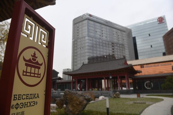 莫斯科陽光酒店內的“風合亭”。作為中國商業中心“華銘園”的一部分,中國品牌“陽光”經營的高級酒店於2022年9月30日在莫斯科開業。 莫斯科陽光酒店內的“風合亭”。作為中國商業中心“華銘園”的一部分,中國品牌“陽光”經營的高級酒店於2022年9月30日在莫斯科開業。 - 俄羅斯衛星通訊社