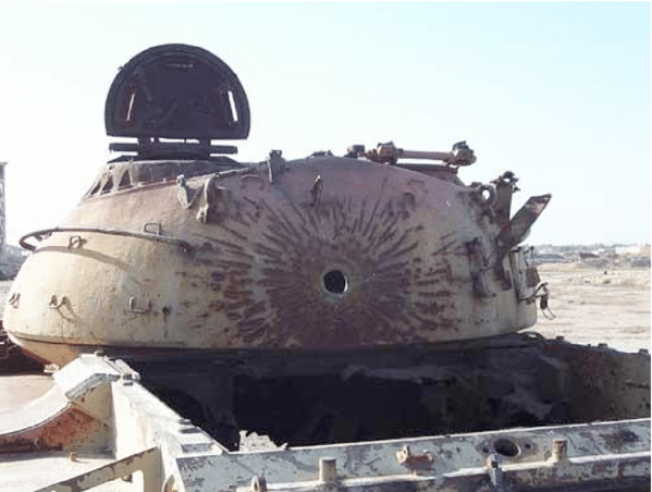 第二次海灣戰爭期間，被貧鈾彈擊中的坦克。 - 俄羅斯衛星通訊社