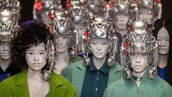 2023年3月26日星期日，在北京举行的中国时装周上，模特们在展示中国时尚工作室D.Martina Queen的作品。 - 俄罗斯卫星通讯社