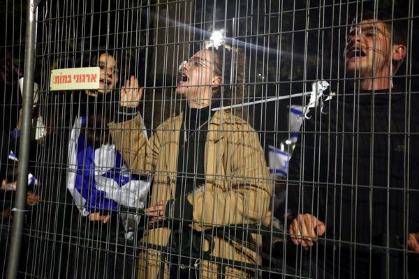 以色列，人們參加反對內塔尼亞胡政府司法改革的抗議活動。 - 俄羅斯衛星通訊社