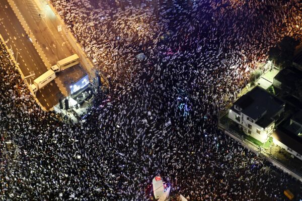 以色列抗議者在特拉維夫舉行反對司法系統改革的示威活動。 - 俄羅斯衛星通訊社
