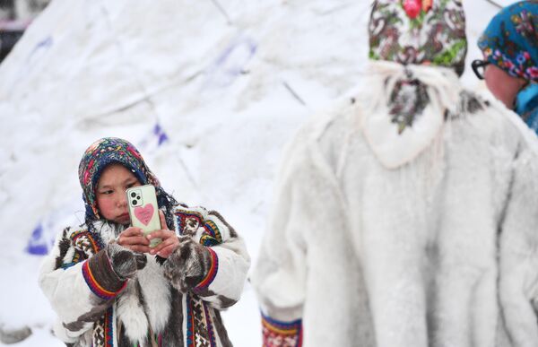 俄罗斯萨列哈尔德举行北极地区民族节——牧鹿牧人日。 - 俄罗斯卫星通讯社