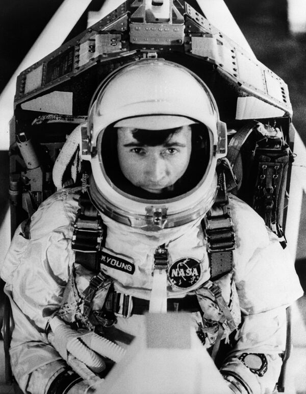 美国宇航员约翰·沃茨·杨，曾执行双子星3号、双子星10号、阿波罗10号、阿波罗16号任务。 - 俄罗斯卫星通讯社