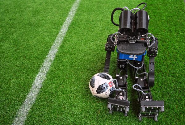 莫斯科，足球機器人Kondo Pro參加在全俄展覽中心舉行的全俄技術成就節 - 俄羅斯衛星通訊社