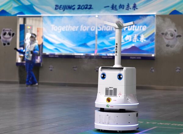 北京冬奧會主新聞中心大樓里的消毒機器人 - 俄羅斯衛星通訊社