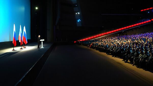 俄羅斯總統弗拉基米爾•普京在克里姆林宮舉行的宇航節盛大活動上稱，“為解決國防問題，探索和研究太空，我國有自己獨特的解決方案。” - 俄羅斯衛星通訊社
