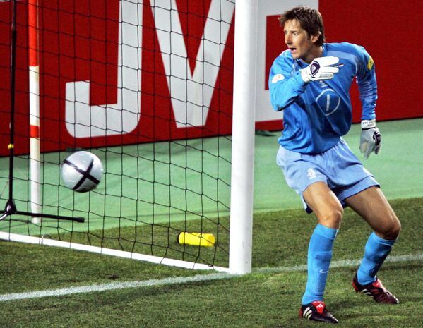 2004年，荷蘭守門員範德薩在歐洲杯四分之一對陣瑞典隊的比賽中。 - 俄羅斯衛星通訊社