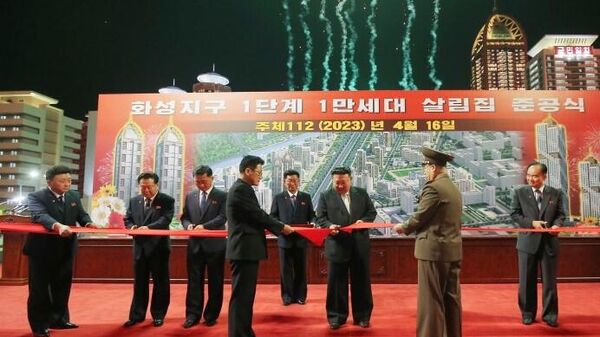 金正恩出席平壤和盛万套住房项目竣工仪式 - 俄罗斯卫星通讯社
