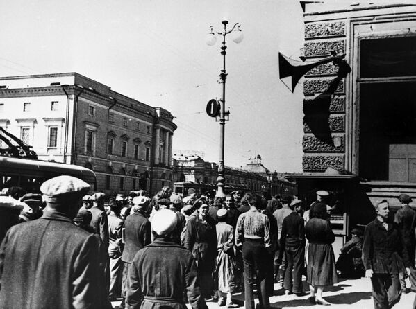 1941-1945年伟大卫国战争期间的涅瓦大街。1941年6月22日，政府通过广播向列宁格勒居民宣布纳粹德国进攻苏联的消息。 - 俄罗斯卫星通讯社