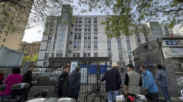 火災過後，北京長峰醫院附近聚集的居民 - 俄羅斯衛星通訊社