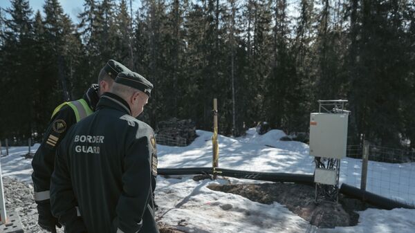 芬蘭伊馬特拉，芬蘭邊防軍檢查芬俄邊境的工段。 - 俄羅斯衛星通訊社