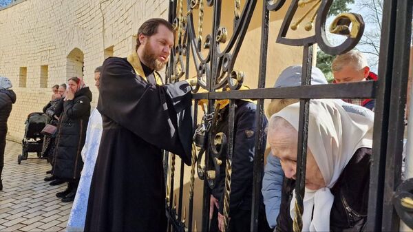 烏克蘭當局將信徒鎖在基輔佩喬爾斯克修道院的一座教堂內 - 俄羅斯衛星通訊社