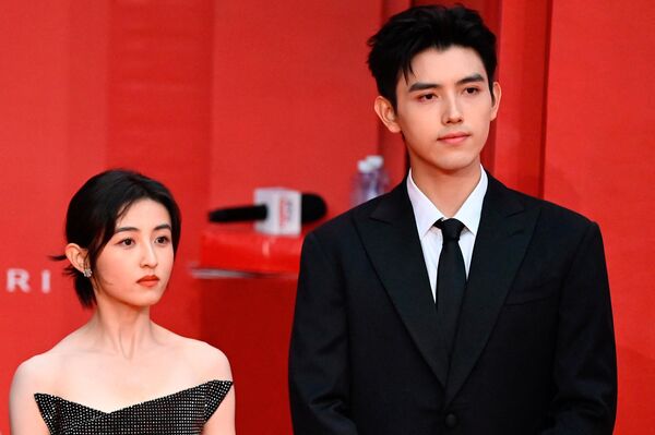 中国演员张子枫和陈飞宇参加北京国际电影节开幕红毯仪式。 - 俄罗斯卫星通讯社