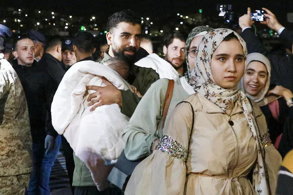 黎巴嫩公民在苏丹港等待撤离。 - 俄罗斯卫星通讯社