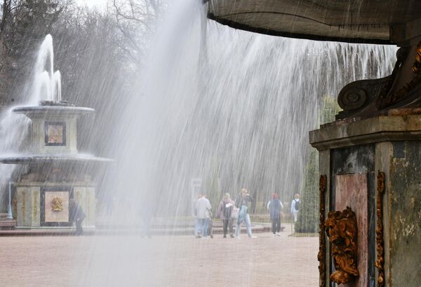俄罗斯国立博物馆保护区“彼得大帝夏宫”下园区的罗马式喷泉。 - 俄罗斯卫星通讯社