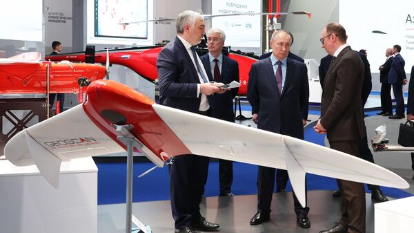 普京參觀無人駕駛航空系統領域企業 - 俄羅斯衛星通訊社