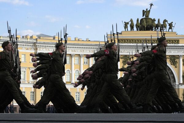 圣彼得堡冬宫广场举行5·9胜利日阅兵式彩排。 - 俄罗斯卫星通讯社