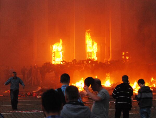 燃烧着的敖德萨工会大楼。 - 俄罗斯卫星通讯社