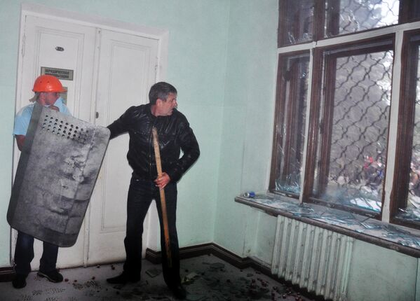 敖德萨工会大楼内的暴乱分子。 - 俄罗斯卫星通讯社