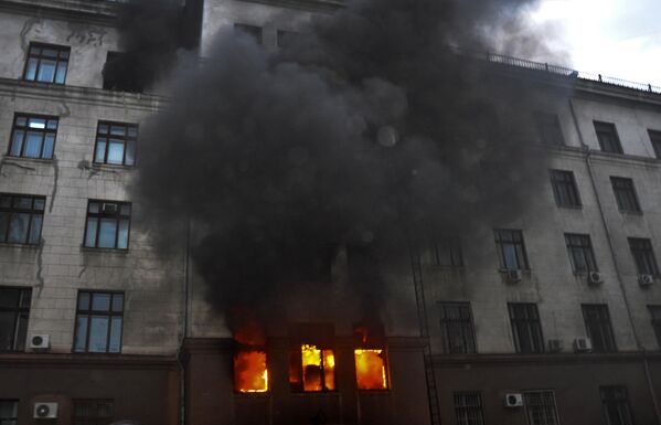 燃燒著的敖德薩工會大樓。 - 俄羅斯衛星通訊社