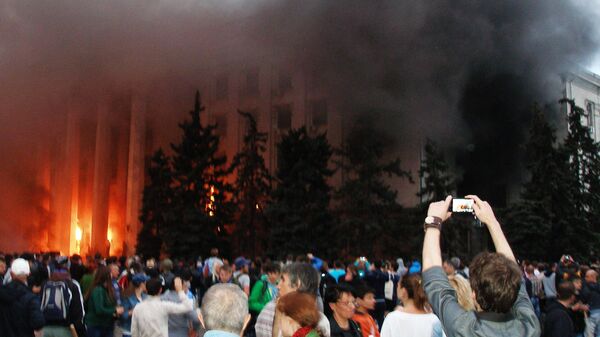 2014年5月2日，燃燒著的敖德薩工會大樓 - 俄羅斯衛星通訊社