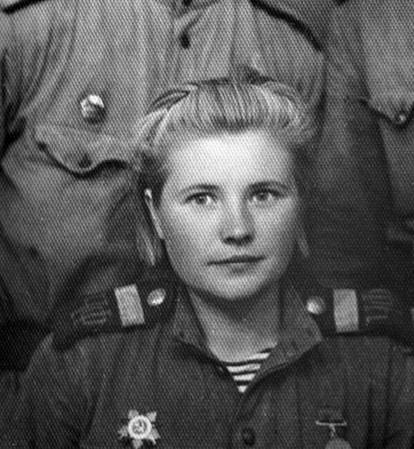 叶卡捷琳娜·米哈伊洛娃·伊拉里奥诺夫娜，前苏联海军陆战队第369营医务指导员，多瑙河舰队沿岸护航分队联合连高级医务指导员， 唯一一位在海军陆战队服役的女性。 - 俄罗斯卫星通讯社